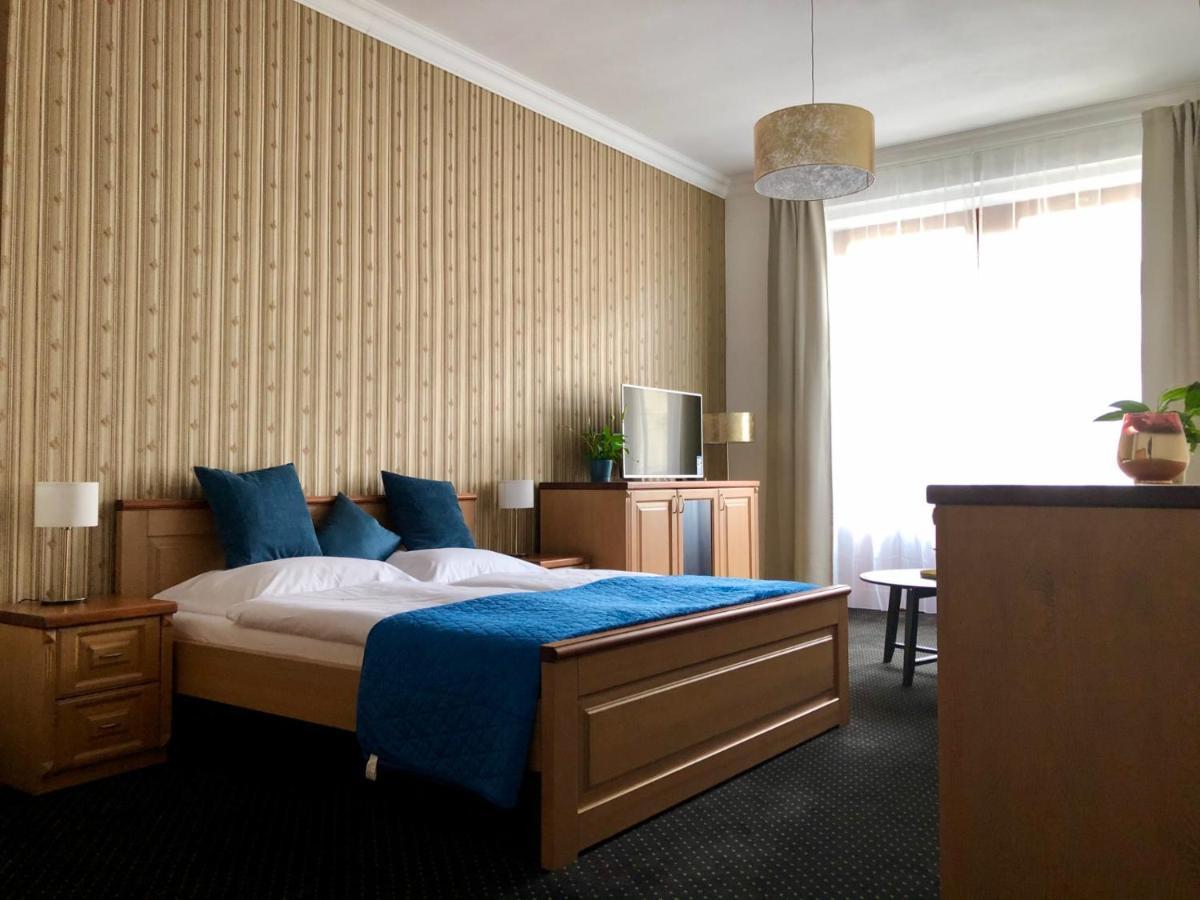 Pension Drei Rosen Karlovy Vary Exterior photo